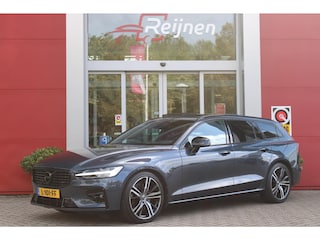 Volvo V60 2.0 B3 R-DESIGN 177PK MILD HYBRID GEARTRONIC 8 | PANORAMISCH SCHUIF/KANTELDAK | PREMIUM AUDIO BY HARMAN KARDON | 19" 5-TRIPPLE SPAAKS BLACK/DIAMAND CUT LICHTMETALEN VELGEN | BLINDSPOT INFOMATION SYSTEM (BLIS) | VERWARMDE VOORRUIT |VERWARMDE AQUABLADE RUITENWISSERBLADEN | PILOT ASSIST | APPLE CARPLAY / ANDROID AUTO | DODEHOEKDETECTIE |  ADAPTIEVE CRUISECONTROL | R-DESIGN BEKLEDING MET NAPPA LEDER I.C.M. OPEN GRID TEXTIEL | ELEKTRISCH VERSTELBARE CONTOUR STOELEN (SPORTSTOELEN) MET GEHEUGEN OP BEIDE VOORSTOELEN |VERWARMDE VOORSTOELEN EN ACHTERBANK | VERWARMD STUURWIEL | PARKEERVERWARMING MET TIMER (STANDKACHEL) | LUCHTREINIGING SYSTEEM | FULL LED KOPLAMPEN | ELEKTRISCH BEDIENBARE ACHTERKLEP | ELEKTRISCH UITKLAPBARE TREKHAAK | 1800 KG TREKGEWICHT! | EXTRA GETINTE RUITEN ACHTER | ZWARTE HEMELBEKLEDING |