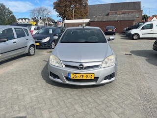 Opel Tigra TwinTop 1.4-16V Rhythm dak werkt half gaat wel open met hulp