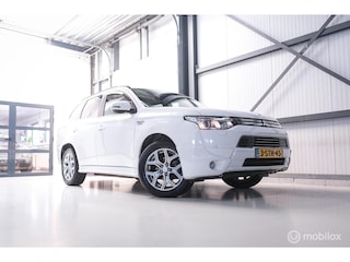 Mitsubishi Outlander 2.0 PHEV Instyle+ | Schuifdak | trekhaak | Leder | NL auto NAP | Rijklaarprijs | Nieuwe APK |