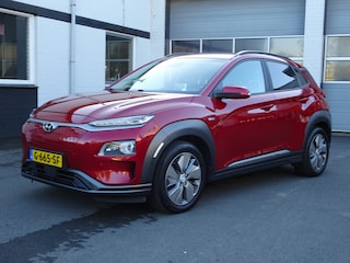 Hyundai Kona EV Premium 64 kWh Automatische airco, licht metalen velgen, cruise controle, navigatie, lederen bekleding, stoel verwarming en verkoeling, parkeersensoren, enz.