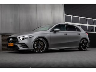 Mercedes-Benz AMG 35 4MATIC 306 pk Premium Plus AMG-Pakket / Mat-Grijs/ Pano-Dak/ Burmester/ Camera/ Keyless/ Wide-Screen/ Sfeer-Verl/ Sport-Stoelen/ Stoel.Verw/ 19'' LMV