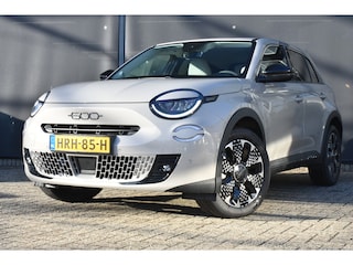 Fiat 600 1.2 Hybrid La Prima 100pk DEMO-DEAL! | Vol-Leder | Elektr. Stoelen | Elektr. Achterklep | Achteruitrijcamera | Adaptive Cruise | !!