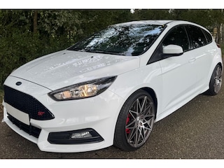 Ford Focus 2.0 ST-3 250PK 2017 NAVI CLIMA RECARO DEALER ONDERHOUDEN!!