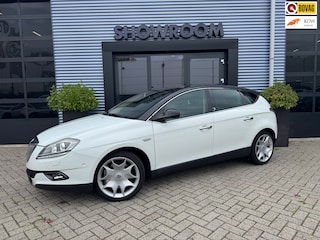 Lancia Delta 1.8-16V Di Oro Pano|Leder|Automaat|Airco|Stoelverwarming|Trekhaak|Dakdragers