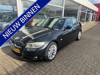 BMW 318i Business Line | Trekhaak | Automaat | Cruise control | Navigatie | NAP | APK tot 15-05-2026 |