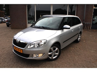 Skoda Fabia Combi 1.2 TSI Parkeersensoren, Climate control, Cruise control, Stoelverwarming, 15" LMV
