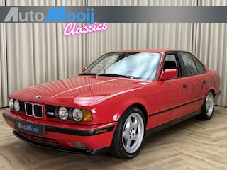 BMW 5-serie E34 3.6 - 5-Speed Manual / Brillantrot / 315 PK / 1991 / 17" Throwing Stars / Schuifdak / Leder