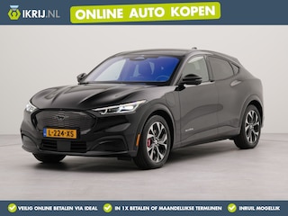 Ford Mustang Mach-E AWD 75 kWh | Apple Carplay | Adaptive Cruise Control | Panoramadak | Stuurwiel Verwarmd | Dodehoekdetectie | Keyless Entry & Start | Voorstoelen Verwarmd | Lane Assist | Navigatie |