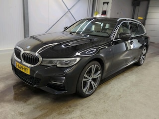 BMW 3-serie Touring 320e M-SPORT ORG.NED / PANORAMADAK / LEER / 360CAMERA / TREKHAAK / 19INCH / CARPLAY