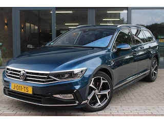 Volkswagen Passat Variant 1.5 TSI R-Line Business + | Trekhaak 1600kg | Adaptive Cruise | Camera | Stoel v.w | Keyless | Carplay |