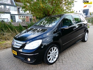 Mercedes-Benz B-klasse 170 Automaat Airco Cruise Trekhaak 1300kg. Hoge instap