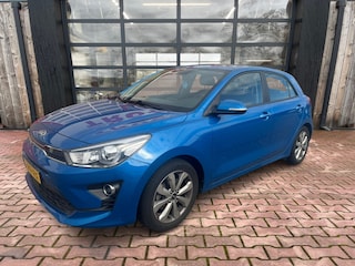 Kia Rio 1.0 T-GDi MHEV DynamicLine | LED | Trekhaak | Cruise | Camera | Stuur- en stoelverwarming | Navi |
