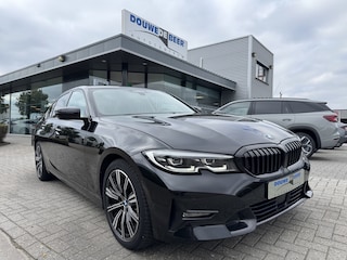 BMW 320i High Executive Sportline Camera, navi, digitaal das, LED