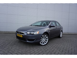 Mitsubishi Lancer Sports Sedan 1.8 Invite Airco / Cruise / Elektr. ramen / Trekhaak / Lm velgen / NAP