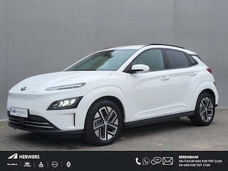 Hyundai Kona EV Comfort Smart 64 kWh / 3 fase laden CCS Snelladen / WLTP bereik 484 km / Dealer onderhouden / All season banden / Apple Carplay / Android Auto / Navigatie / Camera / Kreil audio / DAB / Stuur-, en voorstoelverwarming