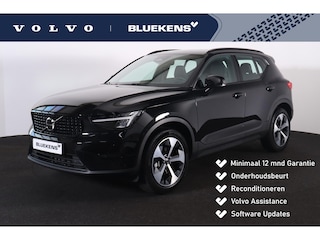 Volvo XC40 B4 Plus Dark - IntelliSafe Assist & Surround - Harman/Kardon audio - Parkeercamera achter - Verwarmde voorstoelen & stuur - Parkeersensoren voor & achter - Elektr. bedienb. voorstoelen met geheugen links - Draadloze tel. lader - Elektr. inklapbare trekhaak - 19' LMV