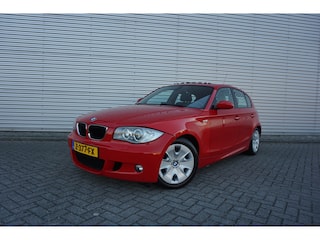 BMW 120i Executive AUTOMAAT - Climate / Navi / Pano / Cruise / Parkeers. / Elektr. ramen /