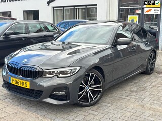 BMW 318i Business Edition, M-Sport, Schuifkanteldak, Individual kleur, Sportstoelen, Stoelverwarming,