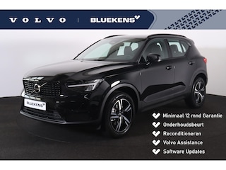 Volvo XC40 B4 Plus Dark - IntelliSafe Assist & Surround - Harman/Kardon audio - Parkeercamera achter - Verwarmde voorstoelen & stuur - Parkeersensoren voor & achter - Elektr. bedienb. voorstoelen met geheugen links - Draadloze tel. lader - Elektr. inklapbare trekhaak - 18' LMV