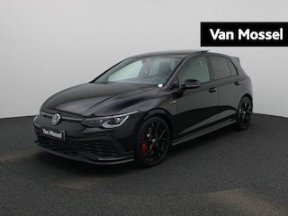Volkswagen Golf 2.0 TSI GTI Clubsport 300 PK Automaat | Volledig Leder | Volledig Dealer Onderhouden | Panorama Dak | DCC | Navigatie | Keyless | Stoelverwarming | Stuurwielverwarming | Digital Cockpit Pro | Head-Updisplay | Black Style | Velgen 'Estoril' 19 inch lichtmetaal in zwart