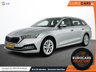 Skoda Octavia Combi 1.5 e-TSI DSG Style | DEMO! |Navigatie Climatic Control  Parkeer Sensoren + Camera DAB Cruise control Lichtmetalen Velgen Keyless