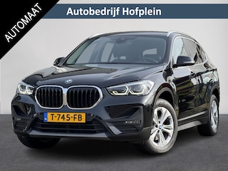 BMW X1 sDrive18iA High Executive | Automaat | Cruise Control | Camera | Navigatie | Stoelverwarming | LM-Velgen | Climate Control | Elektrisch bedienbare Achterklep | Parkeer Sensoren voor en achter | LED Verlichting