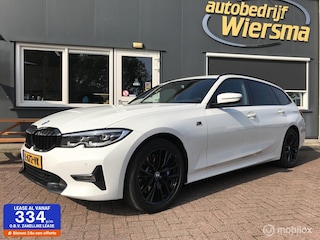BMW 3-serie Touring 330i Business Edition M-Pakket Electrische trekhaak 258PK dealer onderhouden