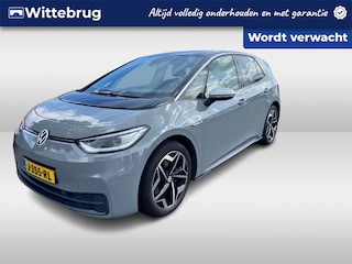 Volkswagen ID.3 First Plus 58 kWh / 19" LMV / Navi / Camera / Keyless / IQ LED / Stoelverwarming / Apple Carplay