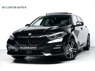 BMW 118i Sport Line Automaat 136 Pk | Pano-dak | CarPlay | Sportstoelen | Leder + Verwarmd | Sfeer | Led | Pdc |