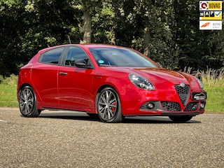 Alfa Romeo Giulietta 1.750 Turbo Veloce | Rosso Competizione | Clima | Cruise | Navi | Xenon | Sportstoelen | Leder/Alcantara |