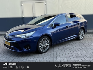 Toyota Avensis Touring Sports 1.8 VVT-i Lease Pro / Navigatie / Trekhaak (1500KG) / Camera / Cruise Control / Climate Control / Stoelverwarming / Bluetooth / Panoramadak