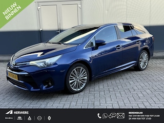 Toyota Avensis Touring Sports 1.8 VVT-i Lease Pro / Navigatie / Trekhaak (1500KG) / Camera / Cruise Control / Climate Control / Stoelverwarming / Bluetooth / Panoramadak