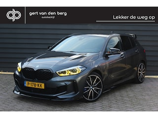BMW M135i xDrive - 306 PK - PERFORMANCE UITLAAT - HEAD UP - CARPLAY - 19 INCH -