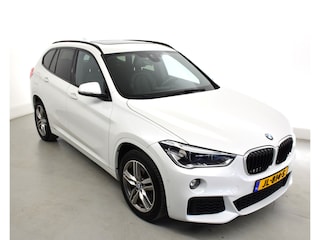 BMW X1 sDrive20i M Sport-Headup-NL auto-Schuifdak afneembare trekhaak, M-Pakket, Schuifdak, privacy glas, leder bekl, ambiance verl, elec verstelbare stoel, all seazon banden, HUD, stoelverw, parc hulp, M pakket