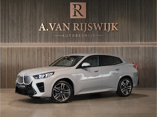 BMW iX2 eDrive20 67 kWh M-Sport | LED | CAMERA | STOELVERWARMING