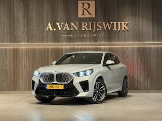 BMW iX2 eDrive20 67 kWh M-Sport | LED | CAMERA | STOELVERWARMING