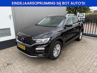 Volkswagen T-Roc 1.5 TSI Style Business / AUTOMAAT / NEDERLANDSE AUTO / AIRCO / CRUISE CONTROL / TREKHAAK / ACHTERUITRIJCAMERA