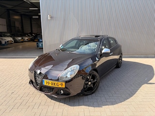 Alfa Romeo Giulietta 1.4 T Distinctive 170pk|Panorama|Sport uitlaat|Cruise control|PDC