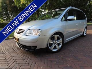 Volkswagen Touran 1.6-16V FSI Highline Ecc Cruisecontrol 6 Bak Lm Velgen Verlaagd Eyecatcher