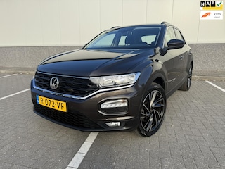 Volkswagen T-Roc 1.0 TSI Style afneembare trekhaak, navigatie,
