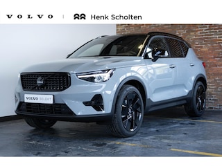 Volvo XC40 B4 Plus Black Edition | 360° Parkeercamera | Panorama dak | Semi-Electrische Wegklapbare Trekhaak | Harman Kardon Premium Audio | Stoelverwarming | Parkeersensoren voor + achter | Google Infotainment | Stuurwielverwarming