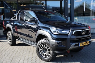 Toyota Hilux 2.8 D-4D X-TRA CAB INVINCIBLE A/T 4WD VAN