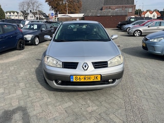 Renault Mégane 2.0-16V Privilège Luxe AUTOMAAT  leer elec ramen zo mee rondom schade rijd prima