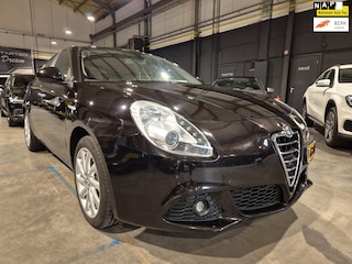 Alfa Romeo Giulietta 1.4 T Distinctive - Clima - Cruise - 170 pk - NL Auto
