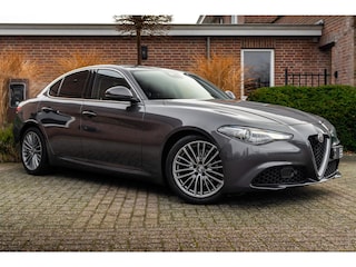 Alfa Romeo Giulia 2.0T Super 200 PK Aut. Xenon Leder Keyless PDC Camera 18''