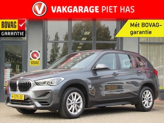 BMW X1 sDrive18i Executive Edition | Clima-Airco | Navigatie | Parkeersensoren | Incl. BOVAG Garantie | Head-Up Display | DAB+ |