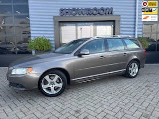 Volvo V70 2.5T Automaat|Leder|Schuifdak|Trekhaak|PDC|Cruise