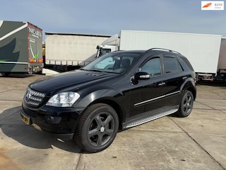 Mercedes-Benz M-klasse 320 CDI met achterbank !