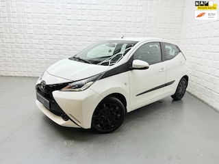 Toyota Aygo 1.0 VVT-i x-play AUTOMAAT 5 DRS AIRCO CAMERA
