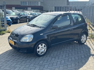 Toyota Yaris 1.0 VVT-i Sol! Airco l Elek pakket l MTF-stuur! NIEUWE APK l 2 sleutels l KEURIG NETJES!